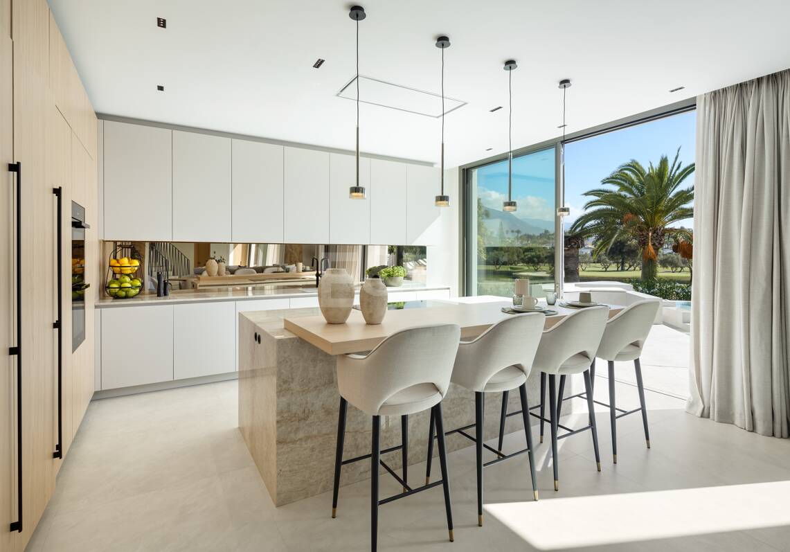Luxurious Modern Design Villa Frontline Golf in Las Brisas