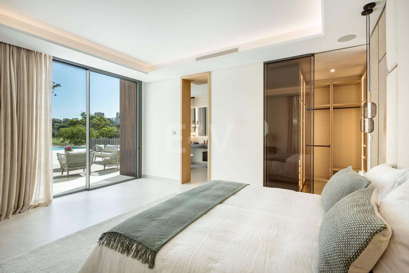Luxurious Modern Design Villa Frontline Golf in Las Brisas