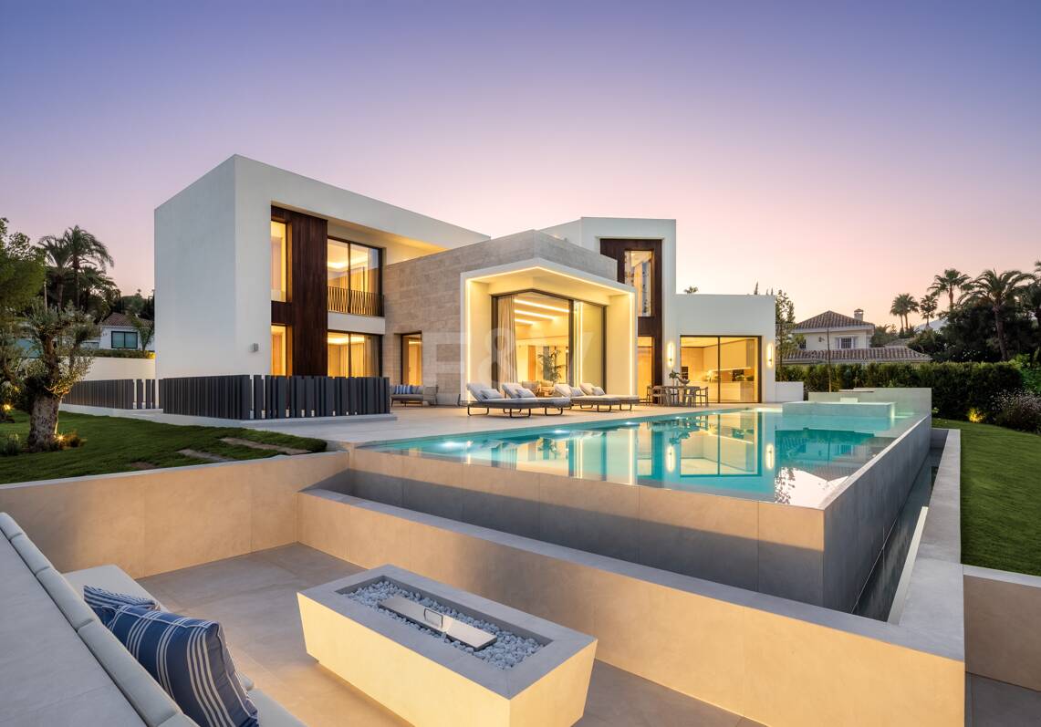 Luxurious Modern Design Villa Frontline Golf in Las Brisas