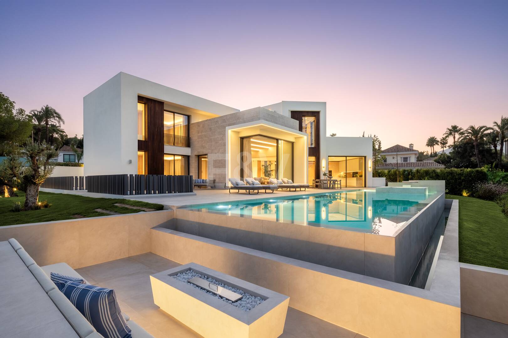Luxurious Modern Design Villa Frontline Golf in Las Brisas