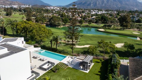 Luksusowy nowoczesny design Frontline Golf Villa w Nueva Andalucía