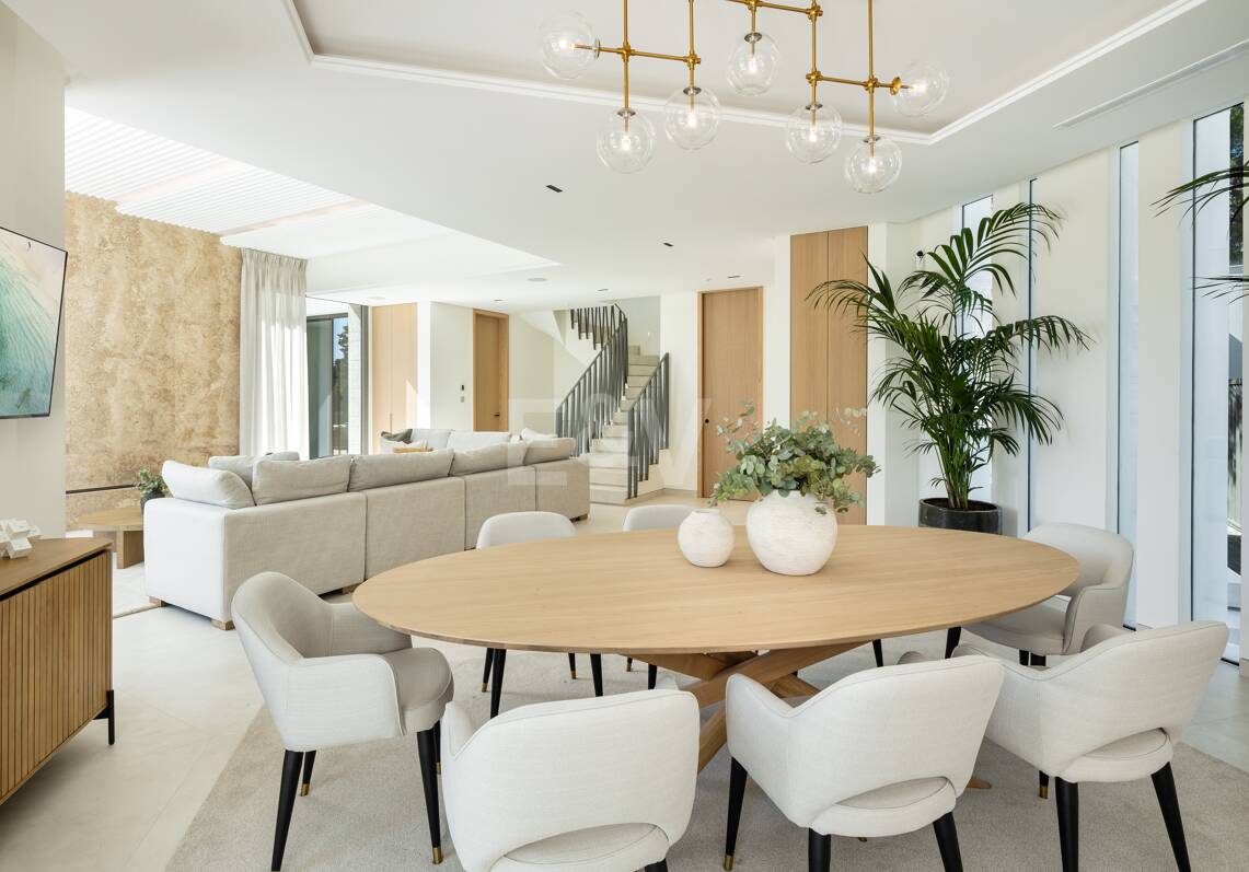 Luxurious Modern Design Villa Frontline Golf in Las Brisas