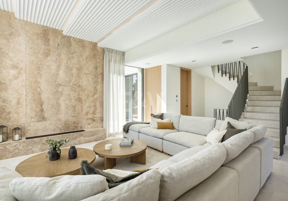 Luxurious Modern Design Villa Frontline Golf in Las Brisas