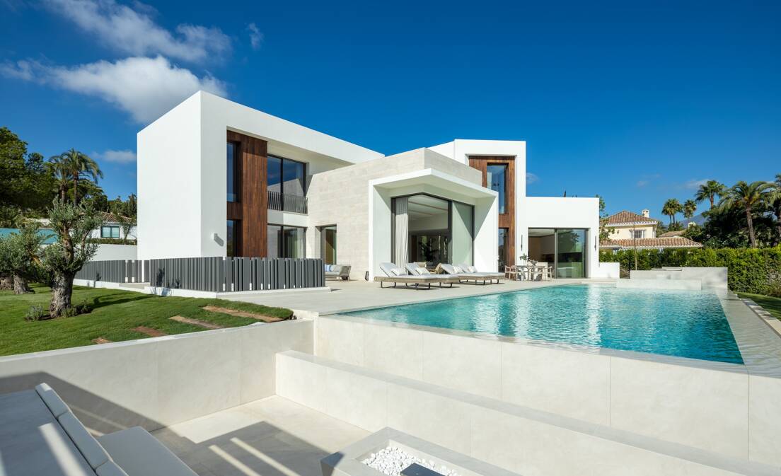 Luxurious Modern Design Villa Frontline Golf in Las Brisas