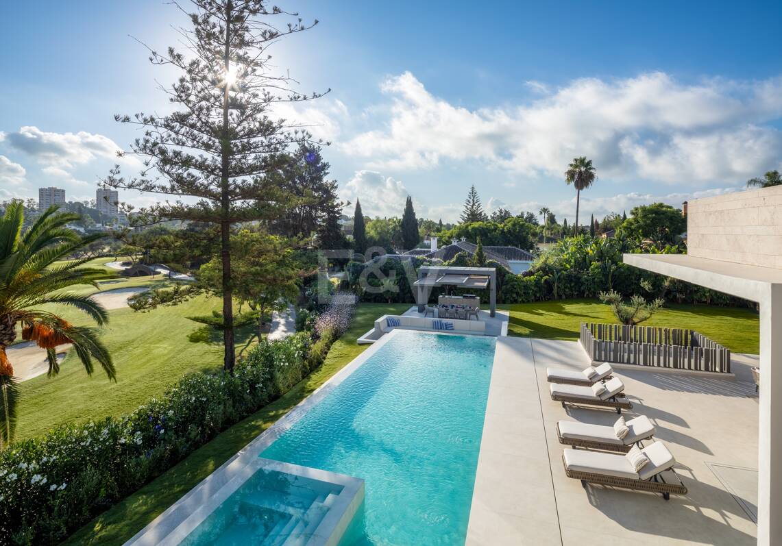 Luxurious Modern Design Villa Frontline Golf in Las Brisas