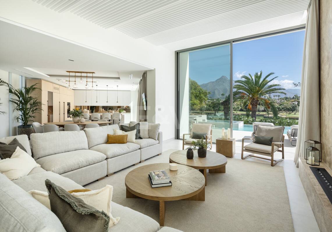 Luxurious Modern Design Villa Frontline Golf in Las Brisas