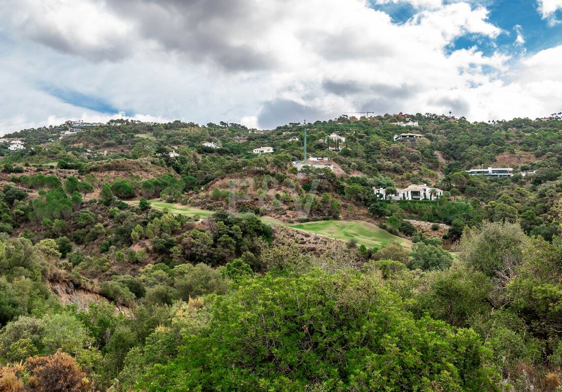 Exclusiva parcela en La Zagaleta con impresionantes vistas al golf