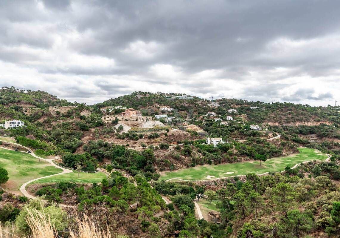 Exclusiva parcela en La Zagaleta con impresionantes vistas al golf