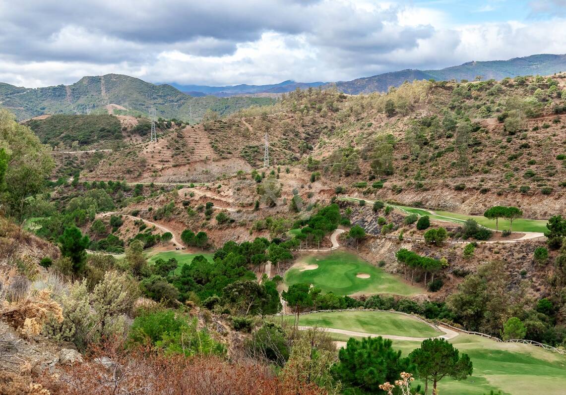 Exclusiva parcela en La Zagaleta con impresionantes vistas al golf