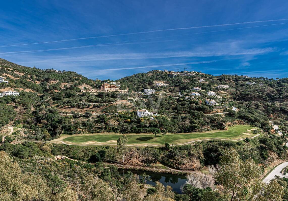 Exclusiva parcela en La Zagaleta con impresionantes vistas al golf