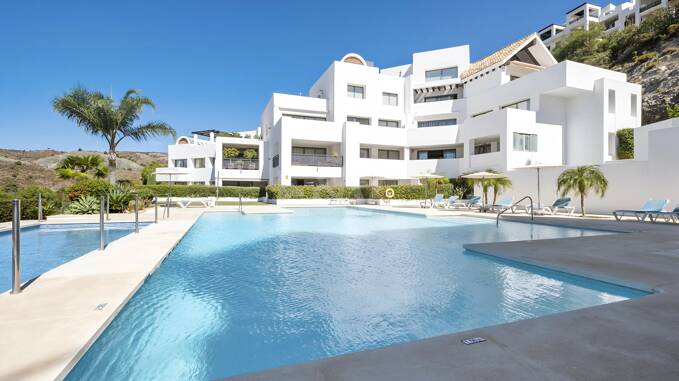 Duplex penthouse with private pool in Flamingos Golf Resort