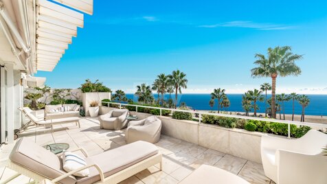 Front line beach duplex penthouse in Puerto Banus with private pool and incredible sea views