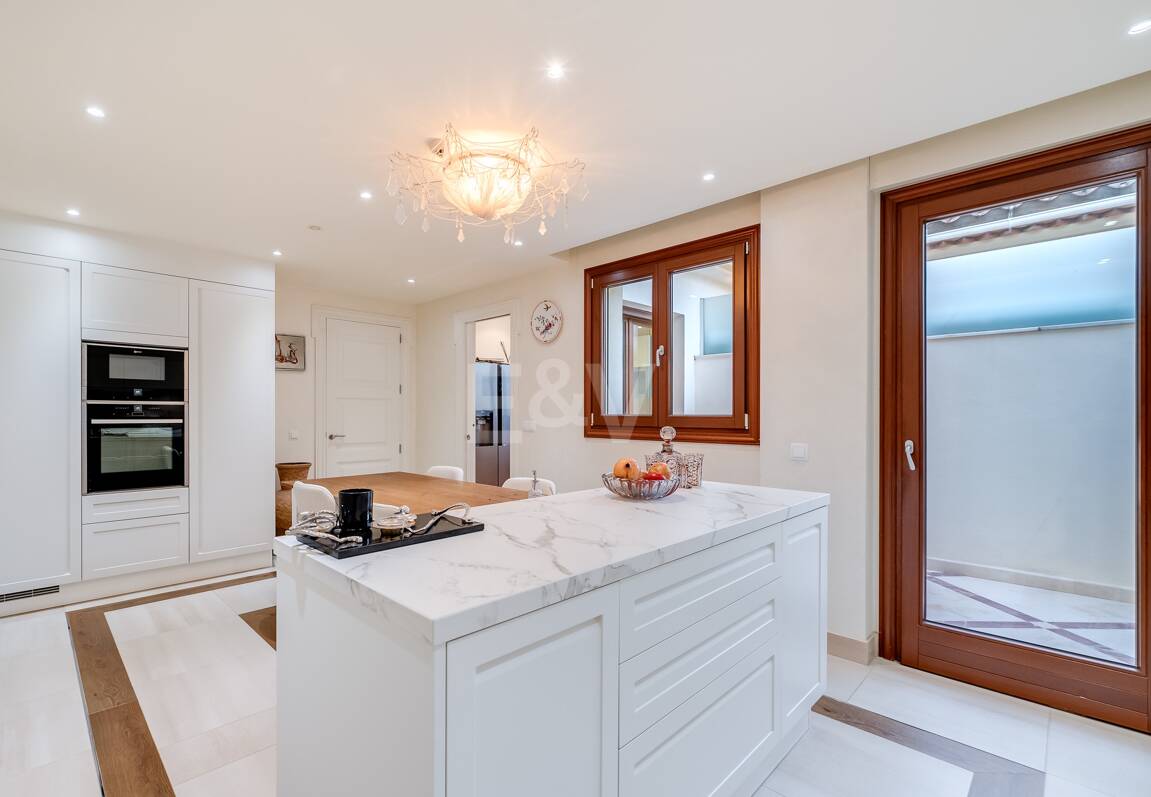 Luxury penthouse in beachfront complex Los Monteros. Minimum stay 2 months.