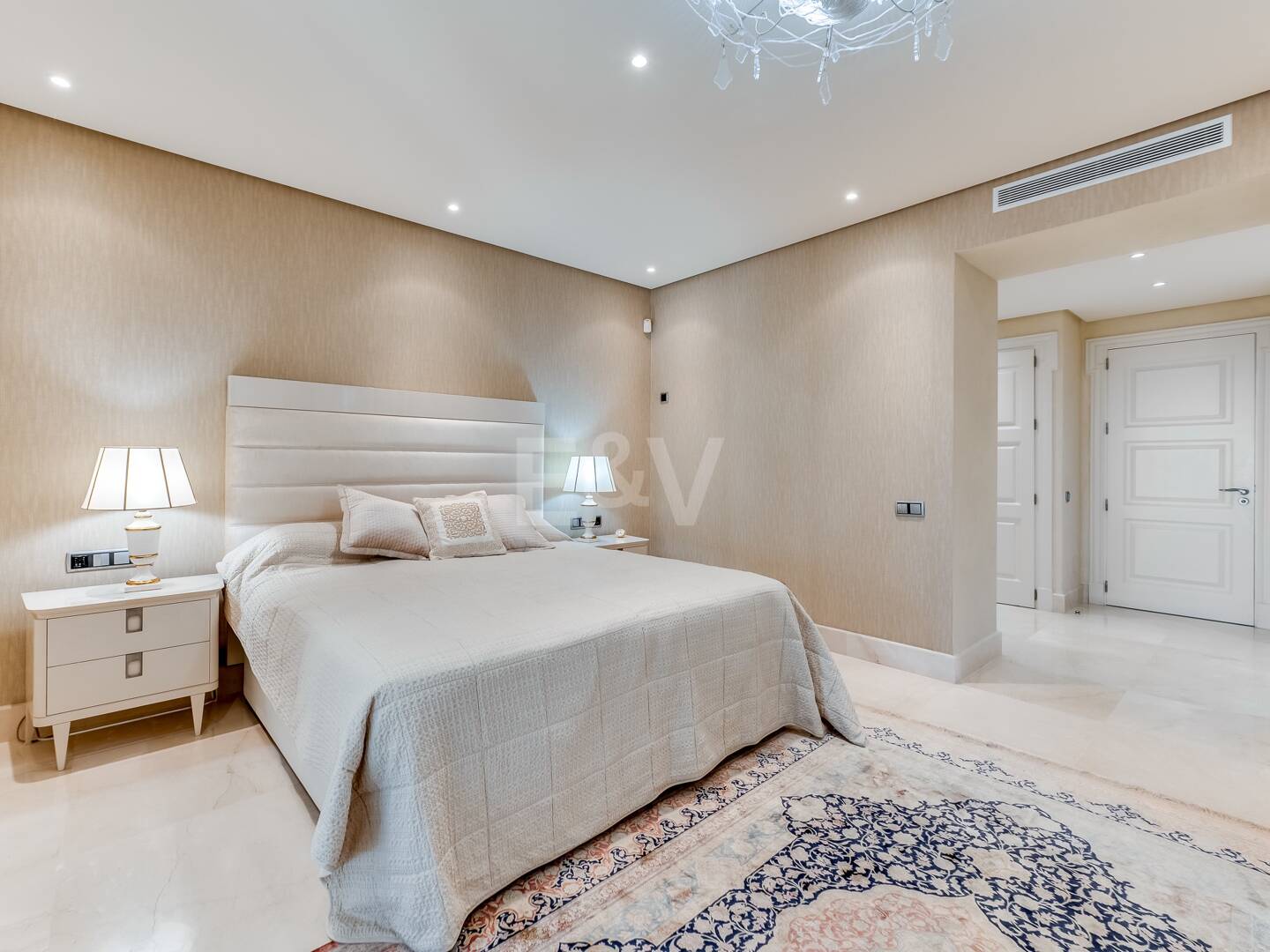 Luksusowy apartament w kompleksie nad morzem Los Monteros. Minimalny pobyt 2 miesiące.