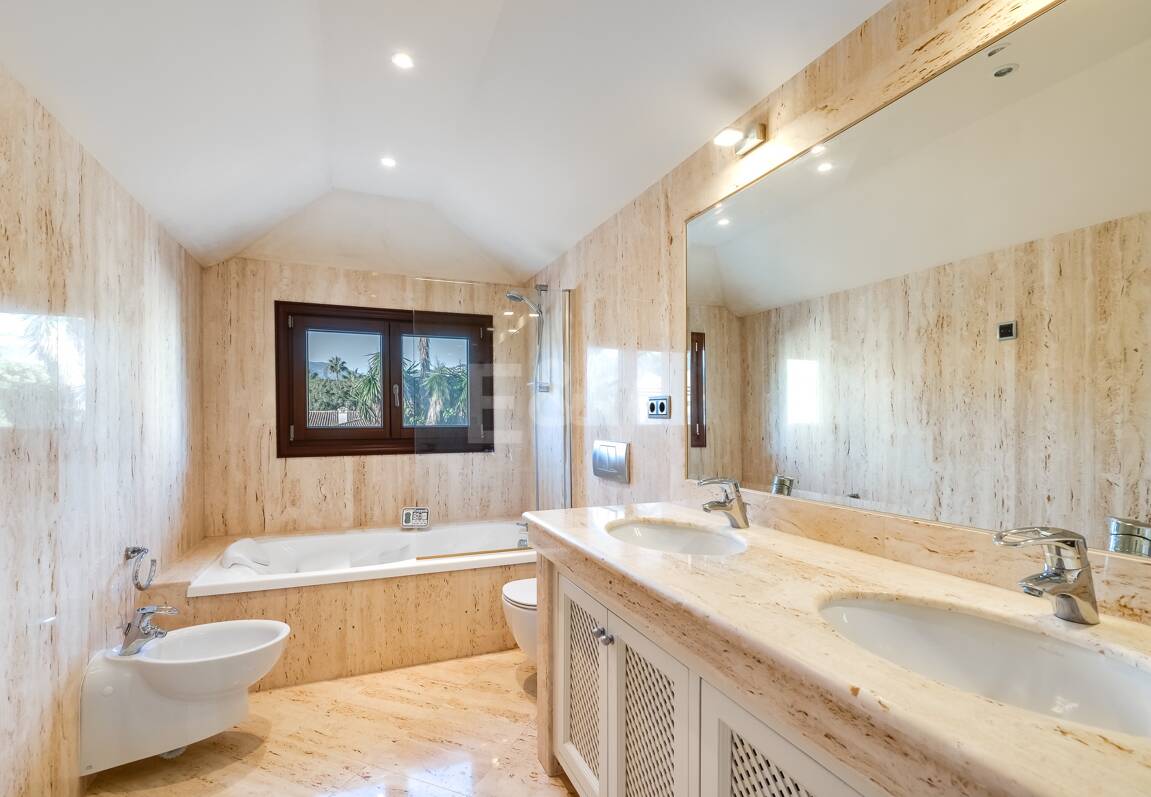 Luxury penthouse in beachfront complex Los Monteros. Minimum stay 2 months.