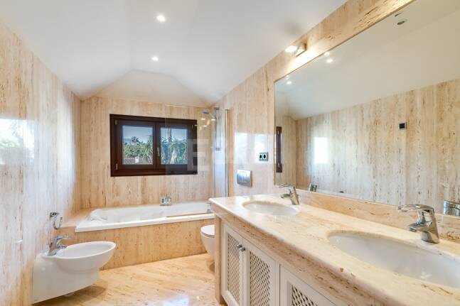 Luxury penthouse in beachfront complex Los Monteros. Minimum stay 2 months.