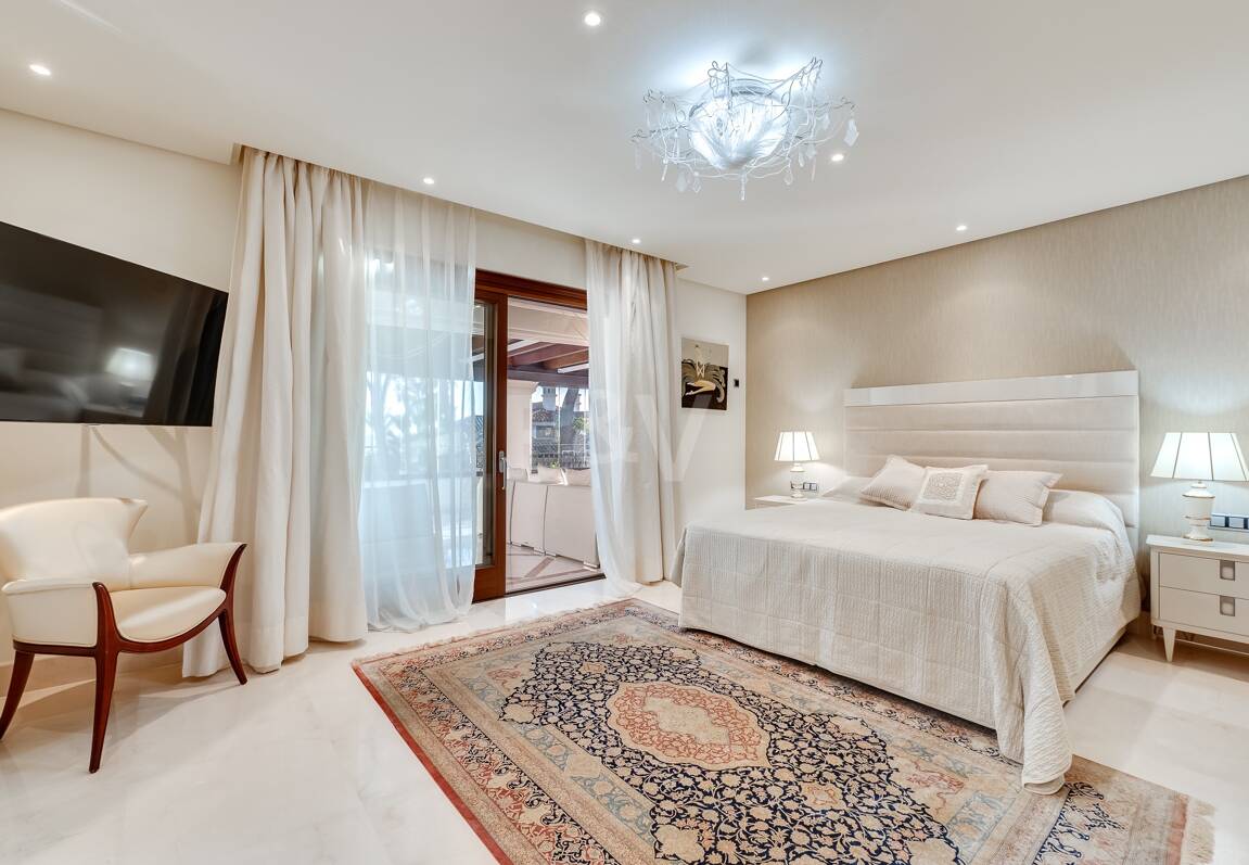 Luxury penthouse in beachfront complex Los Monteros. Minimum stay 2 months.