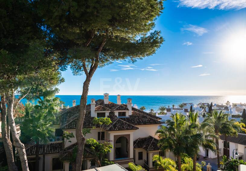 Luxury penthouse in beachfront complex Los Monteros. Minimum stay 2 months.
