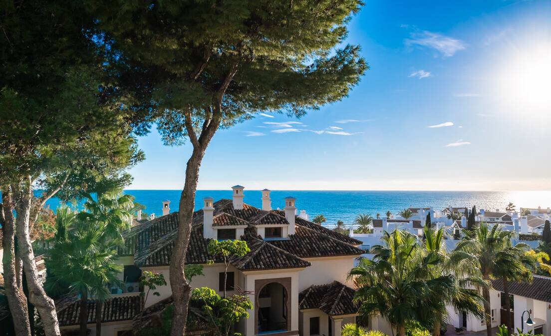 Lyx takvåning i stranden komplex Los Monteros. Minsta vistelse 2 månader.