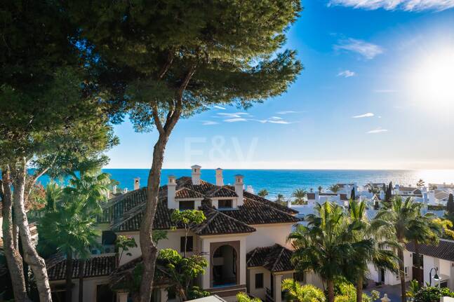 Luxury penthouse in beachfront complex Los Monteros. Minimum stay 2 months.