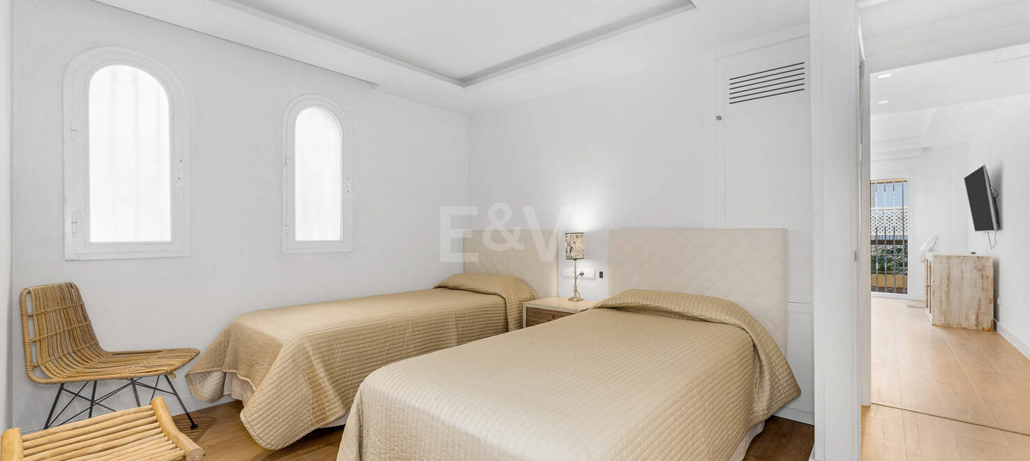 Apartamento de Lujo en Planta Baja en Elviria a Pocos Pasos de la Playa