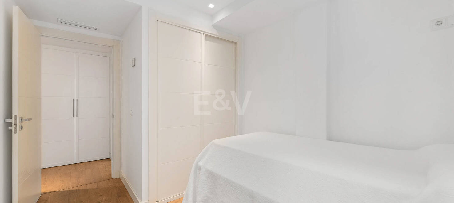 Apartamento de Lujo en Planta Baja en Elviria a Pocos Pasos de la Playa