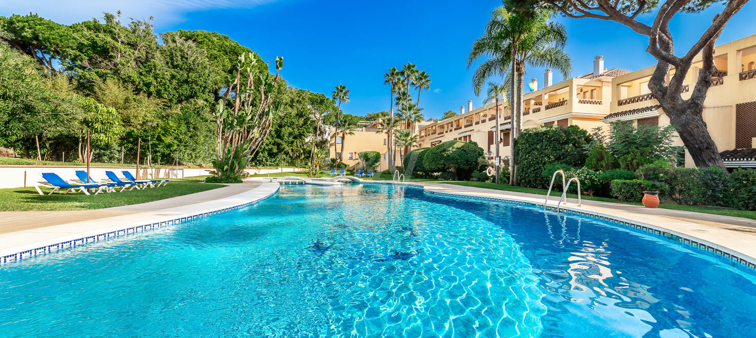 Apartamento de Lujo en Planta Baja en Elviria a Pocos Pasos de la Playa