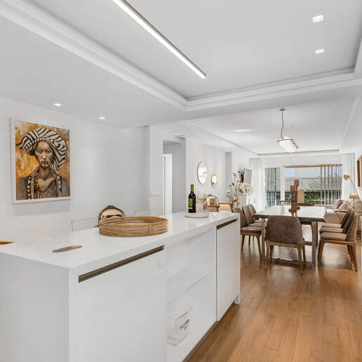 Apartamento de Lujo en Planta Baja en Elviria a Pocos Pasos de la Playa