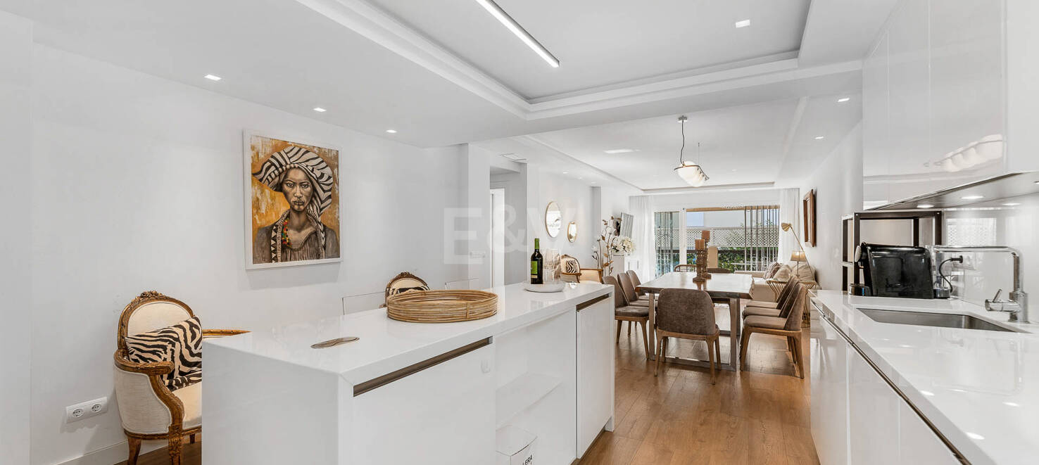 Apartamento de Lujo en Planta Baja en Elviria a Pocos Pasos de la Playa