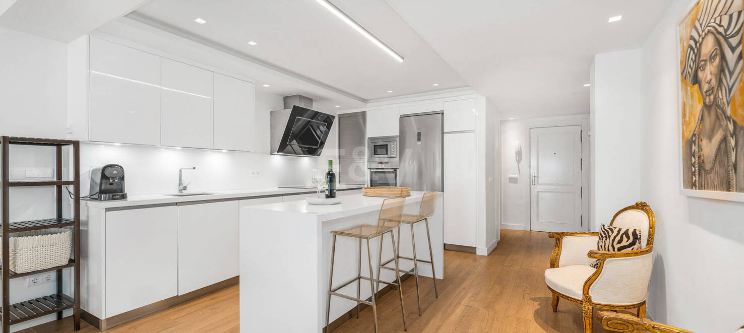 Apartamento de Lujo en Planta Baja en Elviria a Pocos Pasos de la Playa
