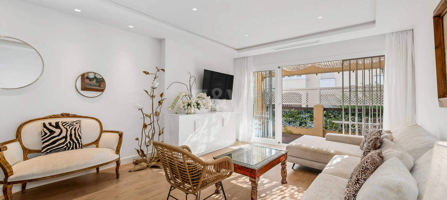 Apartamento de Lujo en Planta Baja en Elviria a Pocos Pasos de la Playa