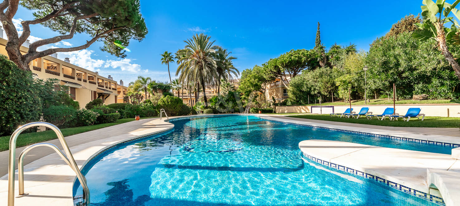 Apartamento de Lujo en Planta Baja en Elviria a Pocos Pasos de la Playa