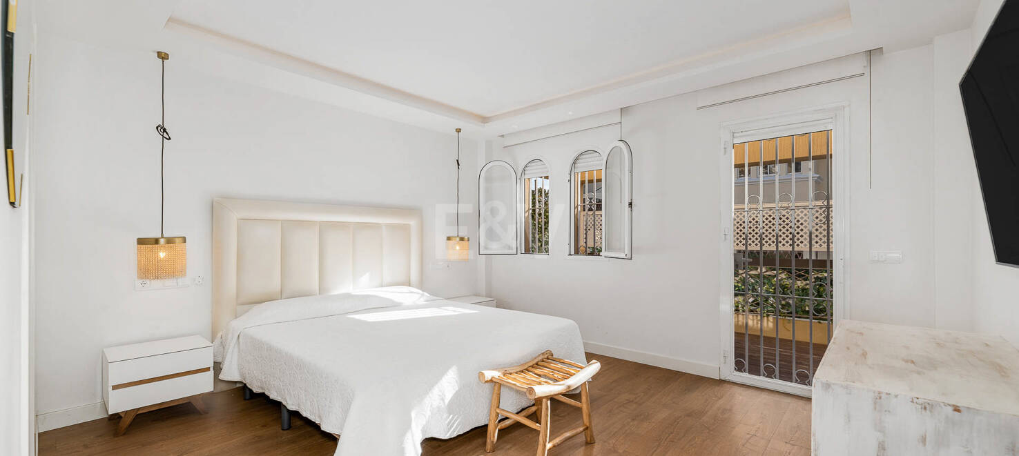 Apartamento de Lujo en Planta Baja en Elviria a Pocos Pasos de la Playa