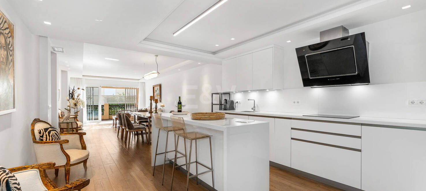 Apartamento de Lujo en Planta Baja en Elviria a Pocos Pasos de la Playa