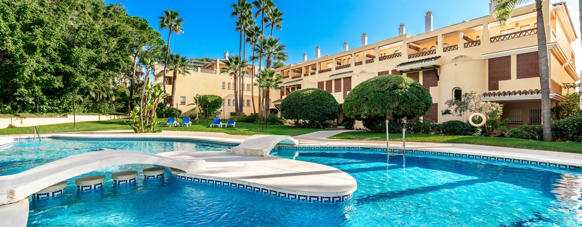 Luxuriöse Erdgeschosswohnung am Strand von Elviria