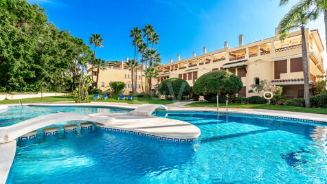 Luxuriöse Erdgeschosswohnung am Strand von Elviria