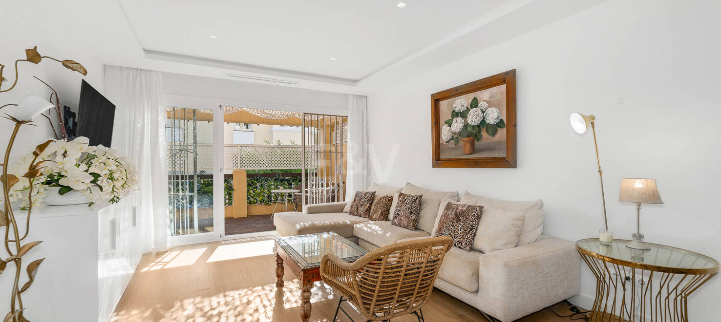 Apartamento de Lujo en Planta Baja en Elviria a Pocos Pasos de la Playa