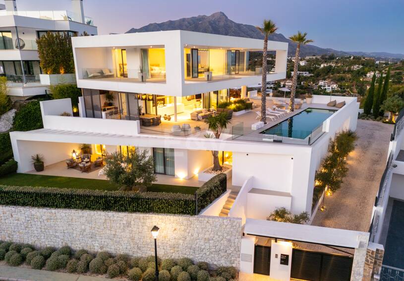Villa contemporánea con vistas panorámicas y lujosas comodidades en El Herrojo, La Quinta