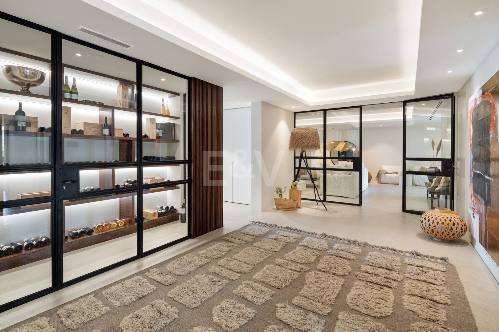 Contemporary Villa with Panoramic Views and Luxurious Amenities in La Quinta