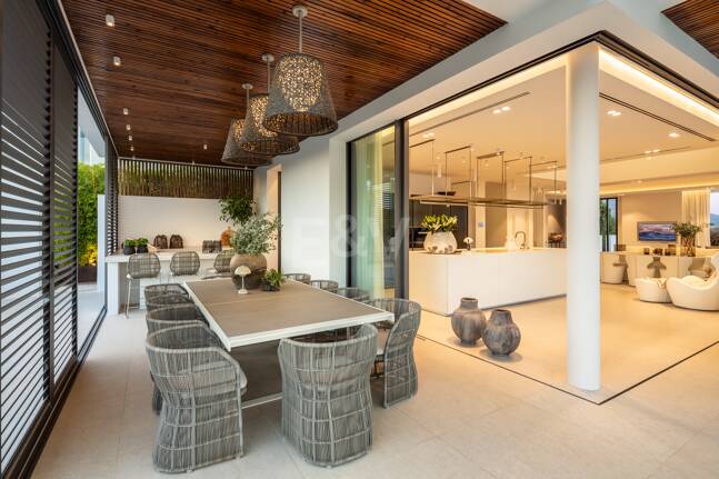 Samtida Villa med panoramautsikt och lyxiga bekvämligheter i La Quinta