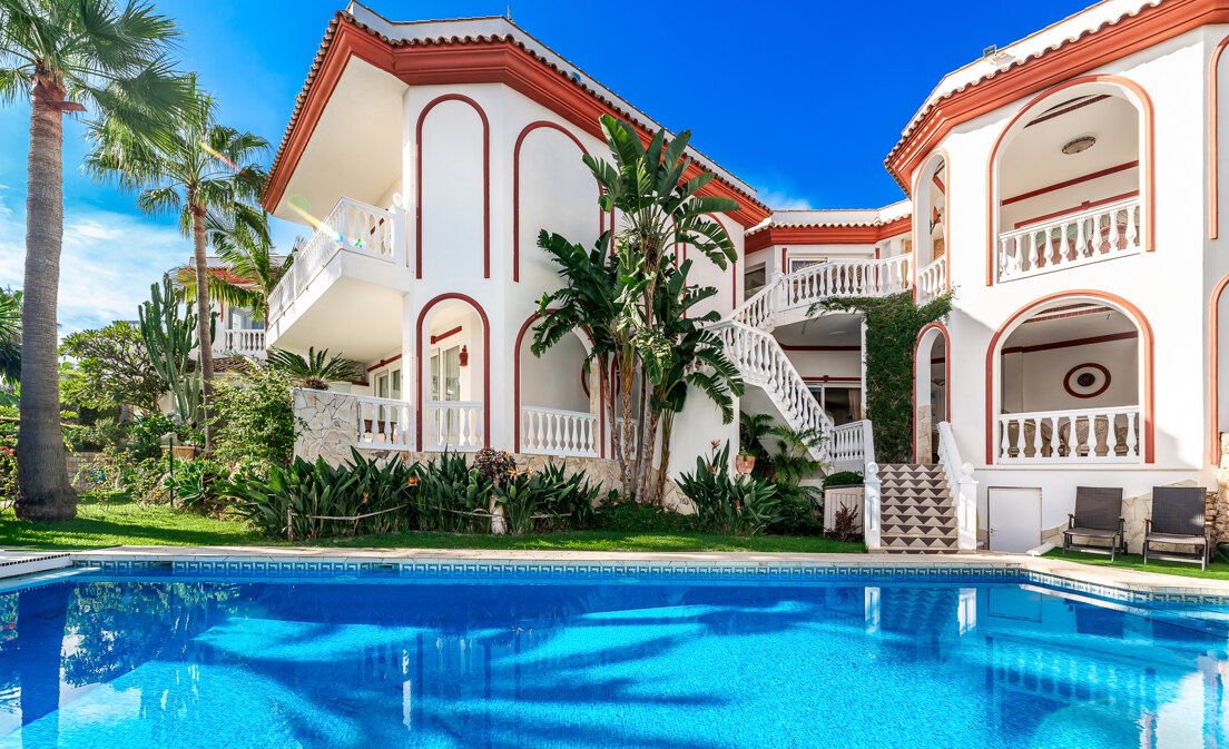 Elegante villa familiar con vistas panorámicas en Hacienda Las Chapas