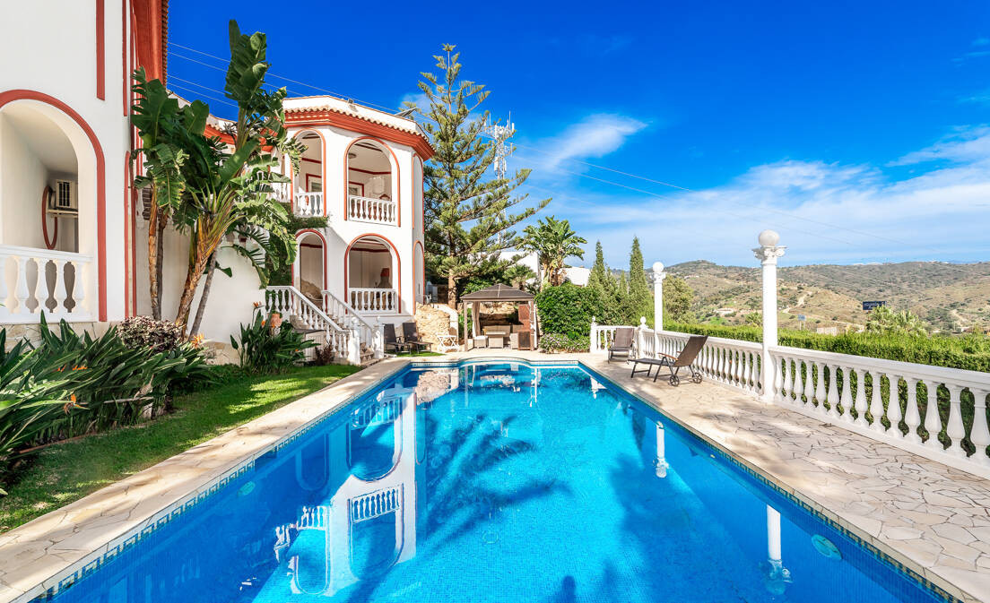 Elegant Family Villa with Panoramic Views in Hacienda Las Chapas