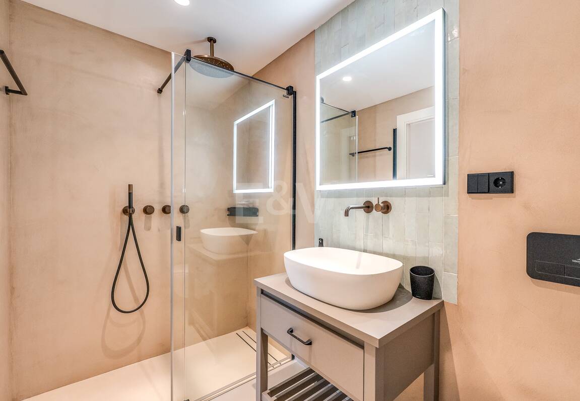 Moderniserad Portside Lägenhet i Puerto Banús