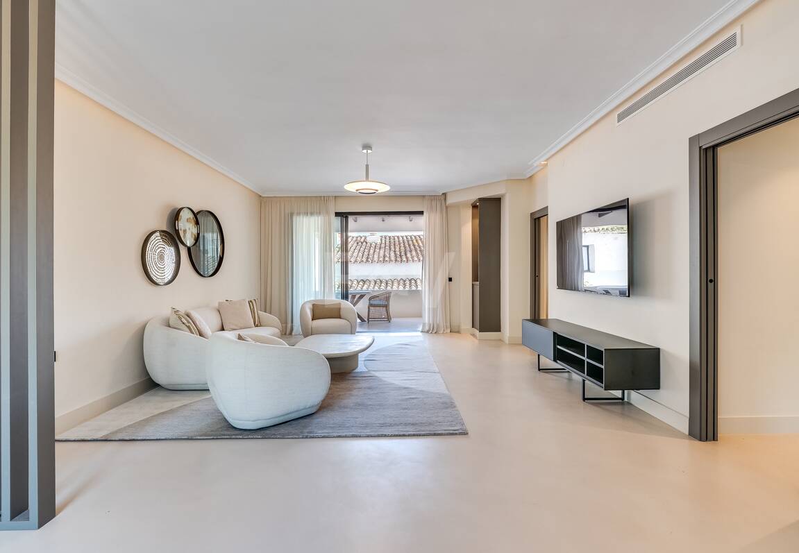 Moderniserad Portside Lägenhet i Puerto Banús