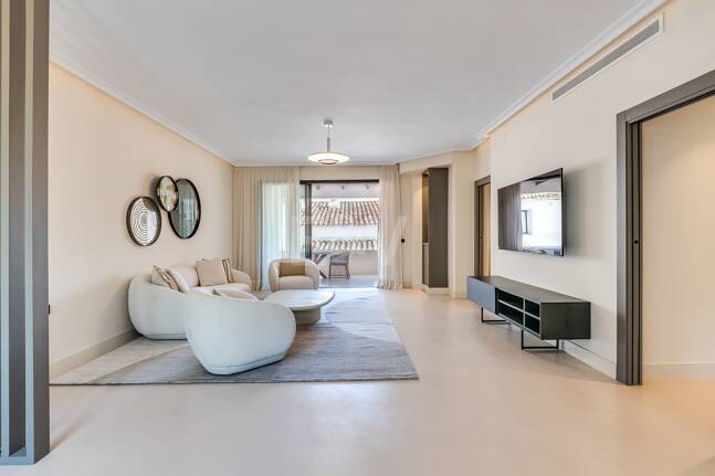 Moderniserad Portside Lägenhet i Puerto Banús