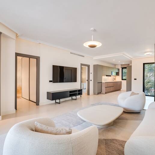 Moderniserad Portside Lägenhet i Puerto Banús