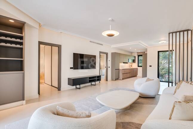 Moderniserad Portside Lägenhet i Puerto Banús