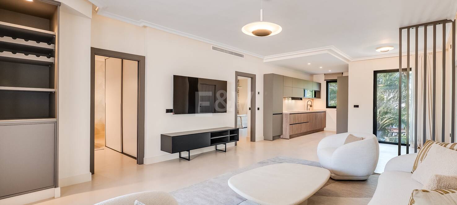 Moderniserad Portside Lägenhet i Puerto Banús