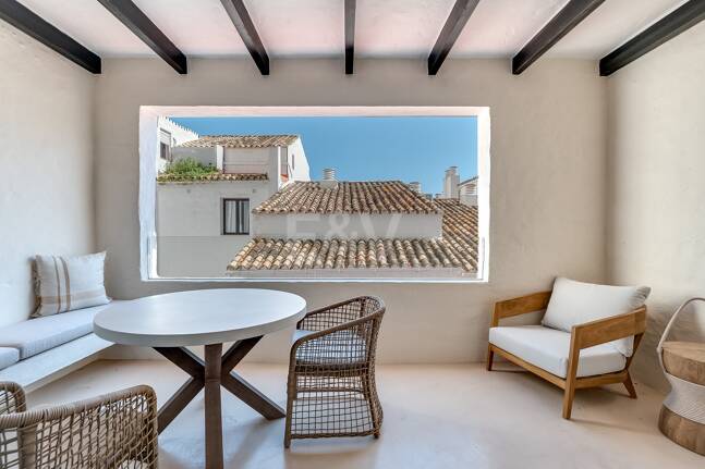 Moderniserad Portside Lägenhet i Puerto Banús