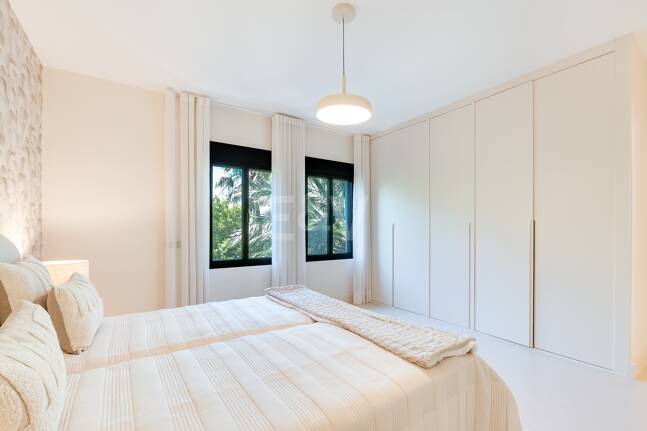 Moderniserad Portside Lägenhet i Puerto Banús